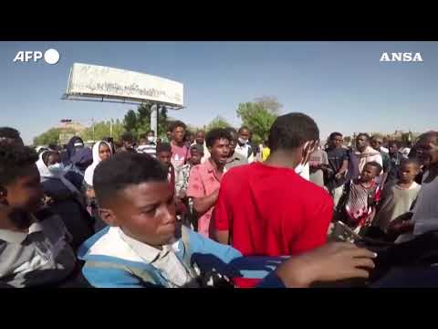 Sudan, migliaia di manifestanti contro il governo controllato dai militari
