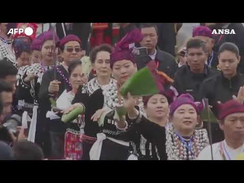 Aung San Suu Kyi condannata a 4 anni nella Birmania dei militari