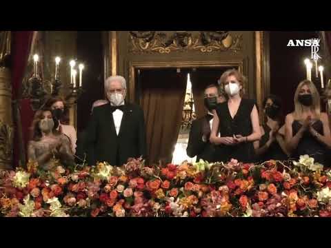 Prima della Scala, l’arrivo e la standing ovation per Mattarella