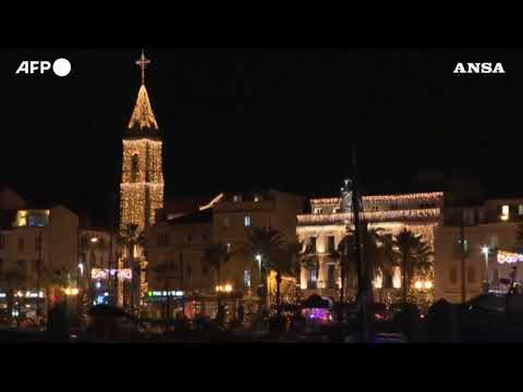 Provenza, le campane della chiesa suonano dopo il crollo dell’edificio