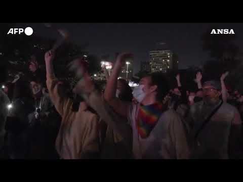 Cile, centinaia di persone festeggiano approvazione legge su matrimonio omosessuale