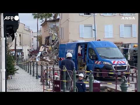 Edificio crollato in Provenza, estratto dalle macerie il corpo di una anziana