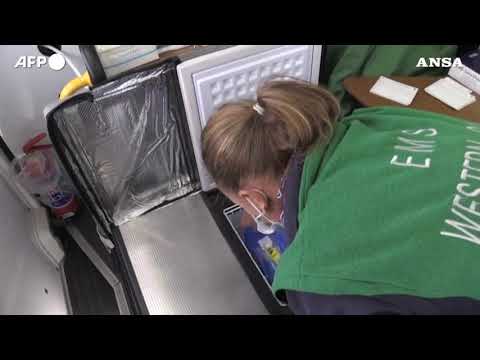 Citta’ del Capo, un “Vaxi-taxi” propone un servizio di vaccinazione mobile alla gente del posto