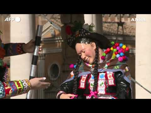 Vaticano, dal Peru’ il presepe allestito in piazza San Pietro