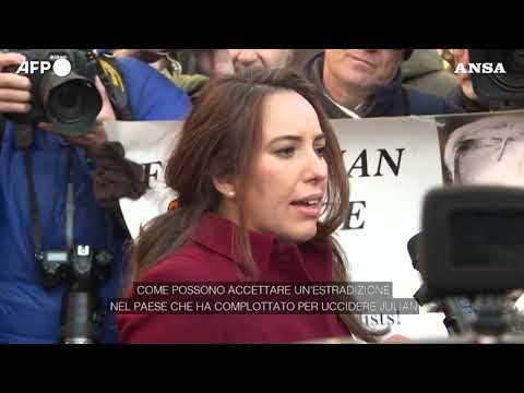 Assange, la compagna: “Gli Usa hanno complottato per ucciderlo”