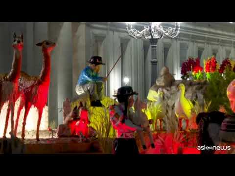 Natale in Vaticano, albero e presepe accesi a piazza San Pietro