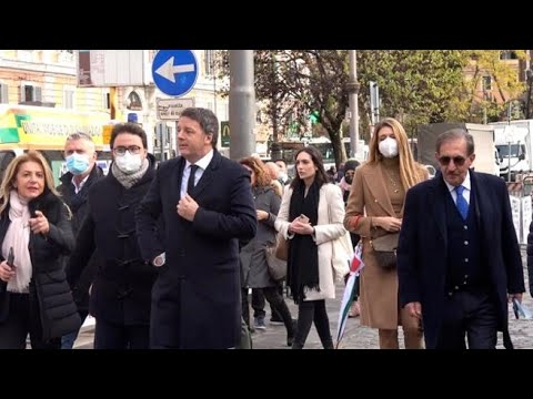 Atreju, platea gremita per il penultimo giorno e per strada urlano: «Camerata Renzi»