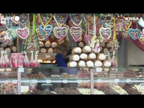 Covid ,a Vienna riaprono i mercatini di Natale