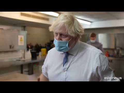 Covid, nel Regno Unito almeno un decesso per la variante Omicron