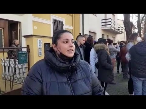 Spara e ferisce un vigile del fuoco a Viareggio, i vicini: «Aveva già minacciato due persone»