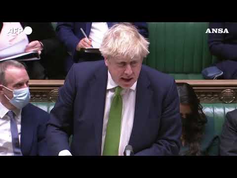 La svolta di Johnson, via mascherine e Green pass in Gb
