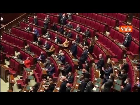 Mattarella bis, standing ovation di oltre 4 minuti in Aula alla Camera al raggiungimento del…