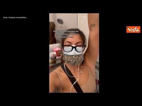 Scopre di essere positiva al Covid in aereo e si autoisola nella toilette