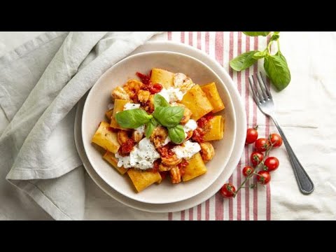 Schiaffoni con burrata gamberi e pancetta