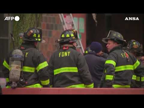 Incendio in un appartamento a New York, almeno 19 morti