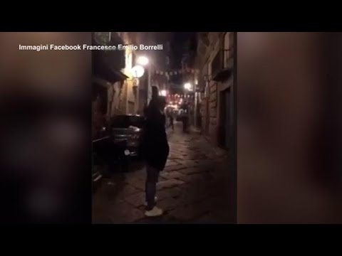 Napoli, spari con pistole in strada per festeggiare l’arrivo del nuovo anno