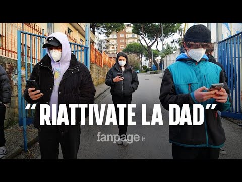 Napoli, studenti: “Rientro a scuola non in sicurezza” e si collegano in DaD