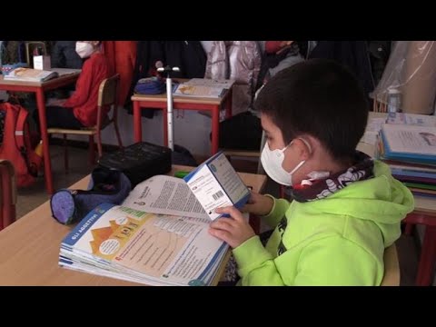 Scuola, test salivari consegnati in classe: «Strumento utile per il monitoraggio attivo»