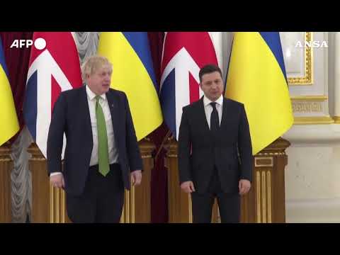 Ucraina, Johnson a Kiev dal presidente Zelensky