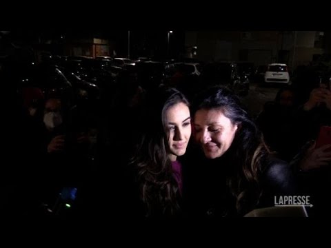 Scampia abbraccia Miss Italia: «Qui avrò sempre il mio punto di riferimento»