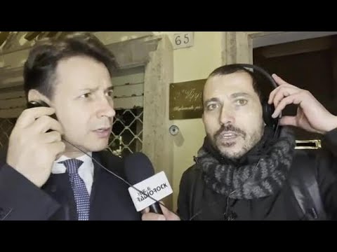 Giuseppe Conte canta «Generale» di Francesco De Gregori a Radio Rock