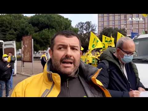 Trattori in strada a Cagliari per la protesta degli agricoltori Coldiretti