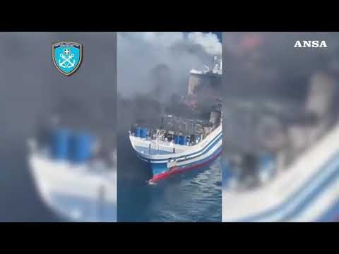 Traghetto a fuoco, la vista dall’alto dopo lo spegnimento delle fiamme