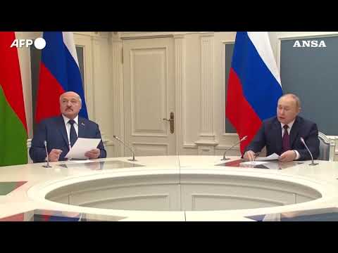 Ucraina, Putin e Lukashenko osservano le esercitazioni militari