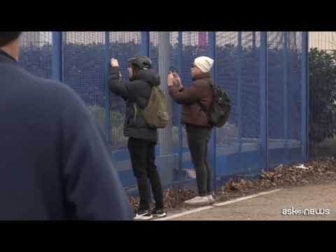 La tempesta Eunice scoperchia il tetto della 02 Arena di Londra