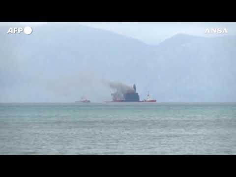 Incendio traghetto tra Grecia e Italia, trovato vivo uno dei dispersi