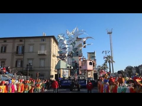Al via la 149esima edizione del Carnevale di Viareggio: balli e musica a numero chiuso