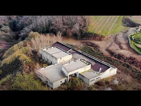 Ecco la scuola di Napoli da abbattere ancora prima di essere inaugurata – Il video dal drone