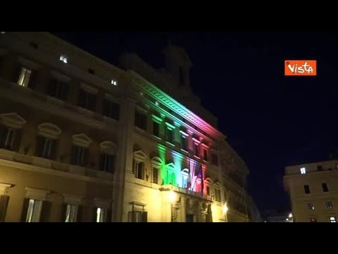 Giuramento Mattarella, Montecitorio si illumina con il tricolore la sera della vigilia