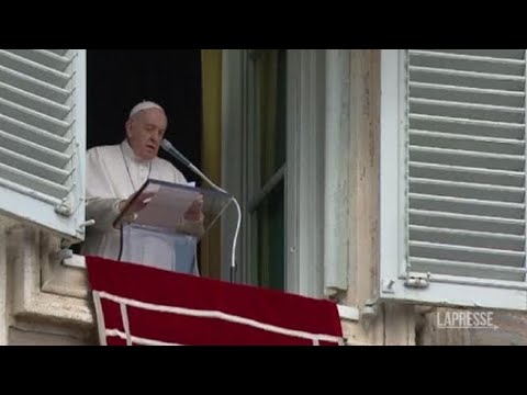 Il messaggio di Papa Francesco contro la guerra in Ucraina: «Chi la fa dimentica l’umanità»