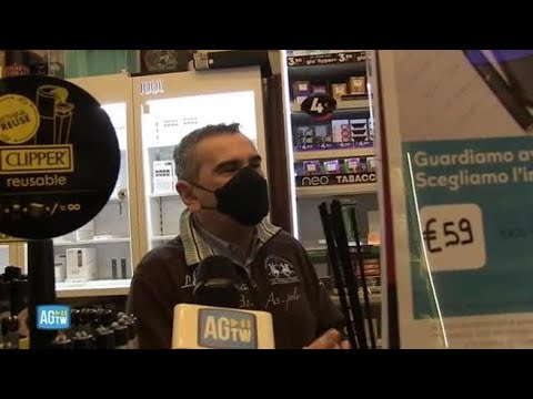 Green pass anche nei negozi e negli uffici postali, malumori tra gli utenti: «Si sta esagerando»