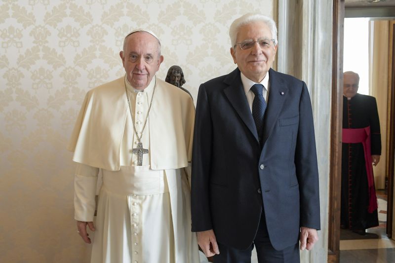 Ucraina, Mattarella: “Il Papa riferimento per la pace”