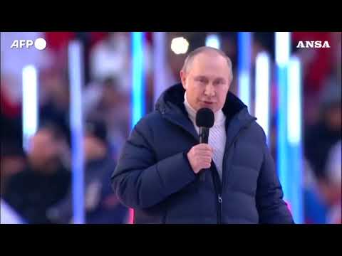 Mosca, il discorso di Putin allo stadio tagliato in tv