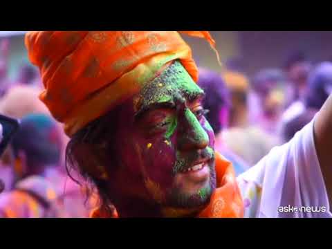 India, dopo la pandemia torna la festa colorata di Holi