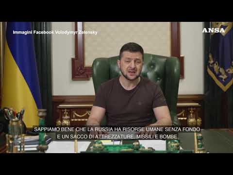 Ucraina, appello di Zelensky per la pace: “Ma le trattative non sono facili”