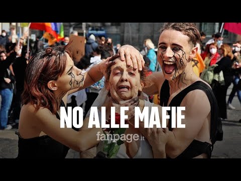 Napoli, migliaia in corteo per ricordare le vittime delle mafie