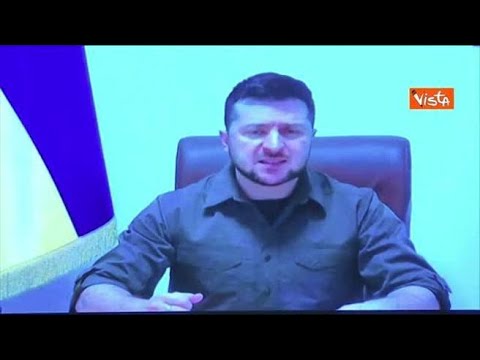 Zelensky al Parlamento italiano: «Mariupol come Genova, immaginatevela distrutta»