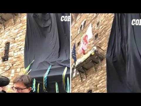 David coperto con drappo nero, Nardella: «Resterà così fino alla fine della guerra in Ucraina»