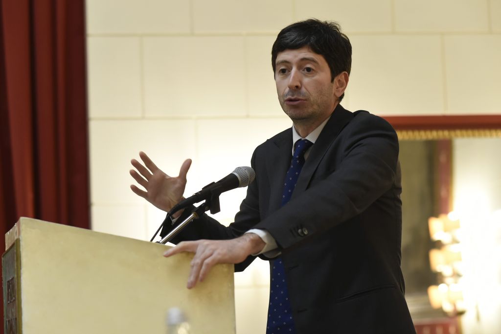 Covid, Speranza “Giusto uscire dall’emergenza ma serve ancora prudenza”