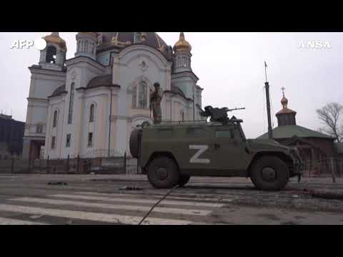 Bombe sull’acciaieria di Mariupol, assalto al Donbass