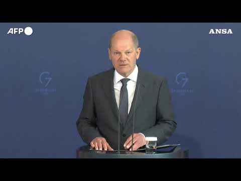 Scholz: “Putin responsabile dei crimini di guerra in Ucraina”