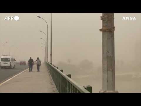 Tempesta di sabbia colpisce Baghdad, voli temporaneamente bloccati