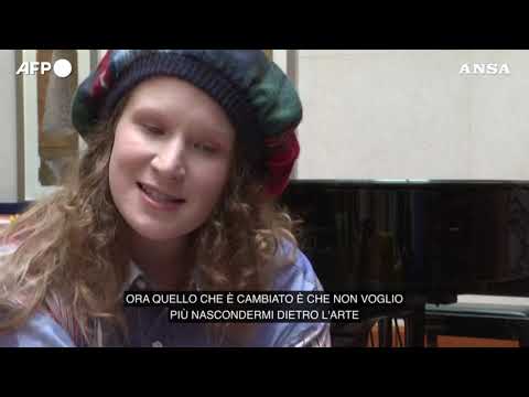 Monetochka, la cantante russa in tour per i rifugiati ucraini
