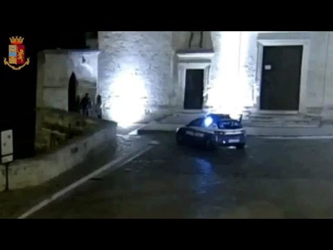 Matera: polizia salva sposa in viaggio di nozze, voleva lanciarsi nel burrone dopo lite col…