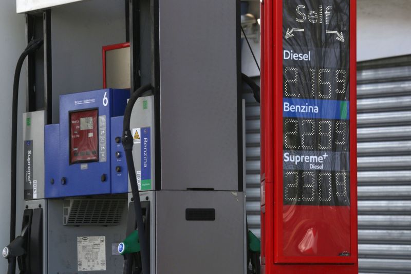 Carburanti, dal Cdm via libera alla proroga per il taglio delle accise fino all’8 luglio