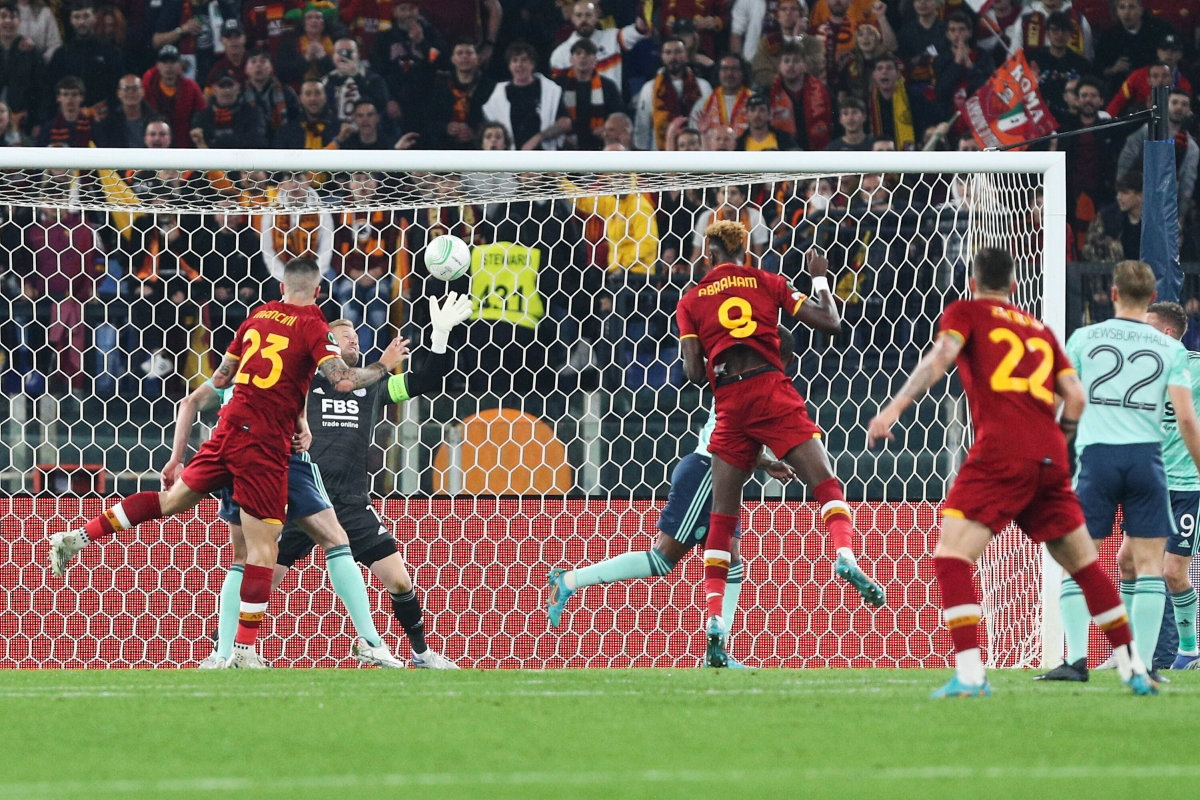 Roma in finale di Conference League, 1-0 al Leicester